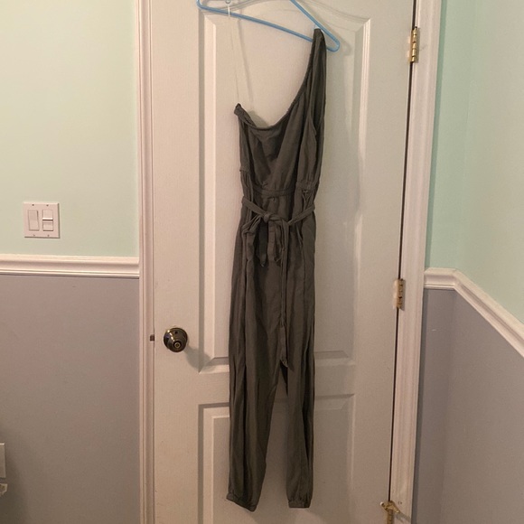 American eagle women’s olive green jumpsuit - Picture 1 of 4